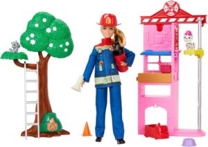 Barbie Tú Puedes Ser Muñeca bombera con estación de bomberos, mascotas y accesorios para la lucha contra incendios